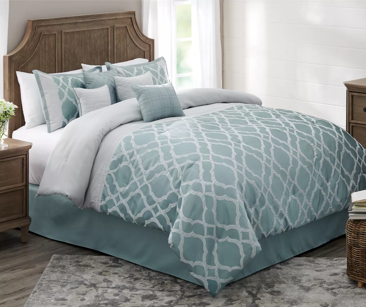 Broyhill Tiago Aqua 8-Piece Comforter Set 2 Broyhill Tiago Aqua 8-Piece Comforter Set - Image 2