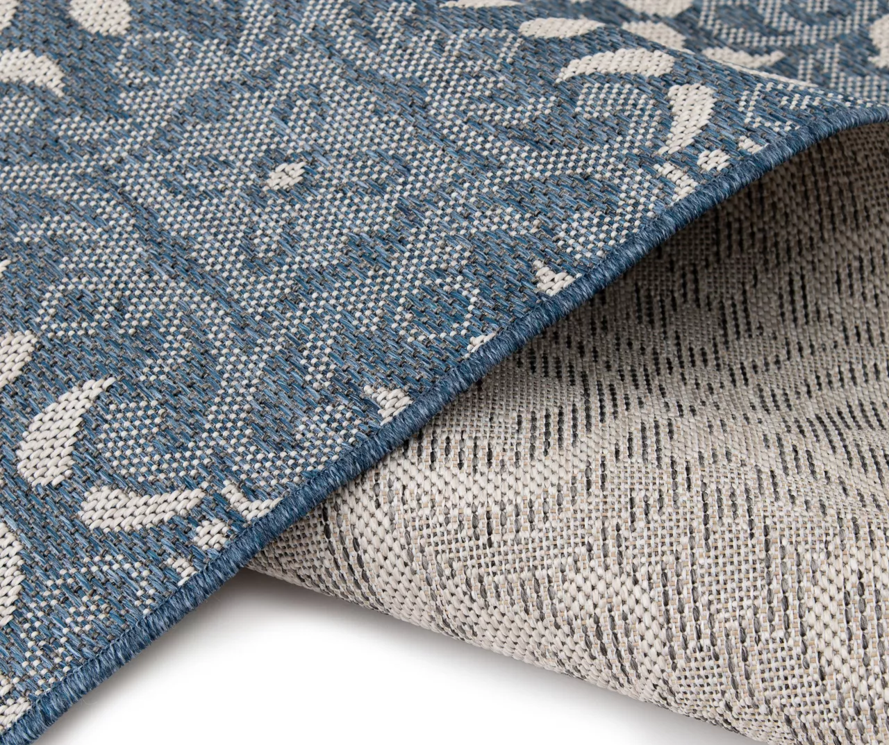 Broyhill Sandpointe Damask Outdoor Area Rug 7 Broyhill Sandpointe Damask Outdoor Area Rug - Image 7