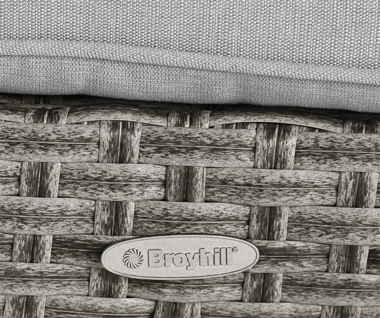 Broyhill Eagle Brooke All-Weather Wicker Cushioned Chaise Lounger 8 Broyhill Eagle Brooke All-Weather Wicker Cushioned Chaise Lounger - Image 8