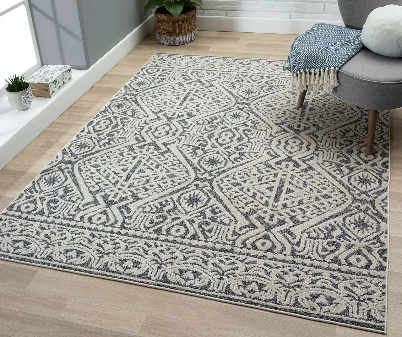 Aschot Gray Medallion Area Rug, (5' X 7') 2 Aschot Gray Medallion Area Rug, (5' X 7') - Image 2
