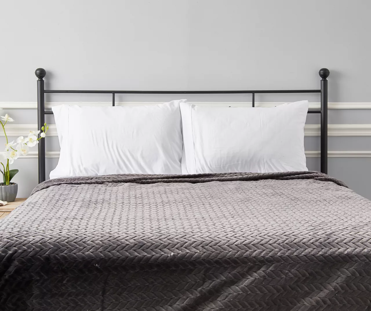 Atmosphere Gray Zigzag-Embossed Velvet Queen Blanket 5 Atmosphere Gray Zigzag-Embossed Velvet Queen Blanket - Image 5